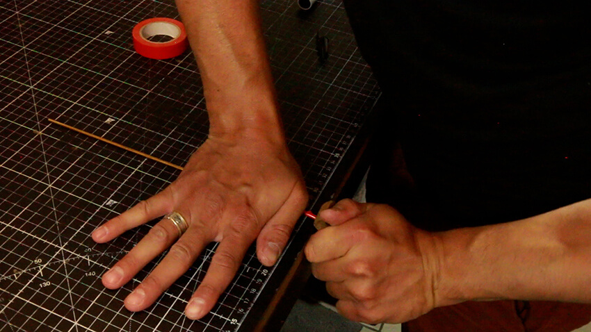fabrication-baguettes-sourcier-TUTO DIY cintrage manuel cintrage tige laiton pour fabrication baguettes de sourcier